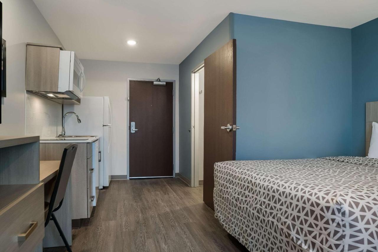 Woodspring Suites Detroit Sterling Heights Eksteriør bilde