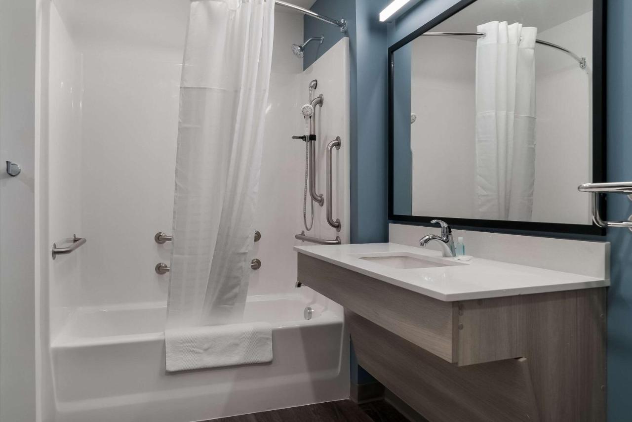 Woodspring Suites Detroit Sterling Heights Eksteriør bilde