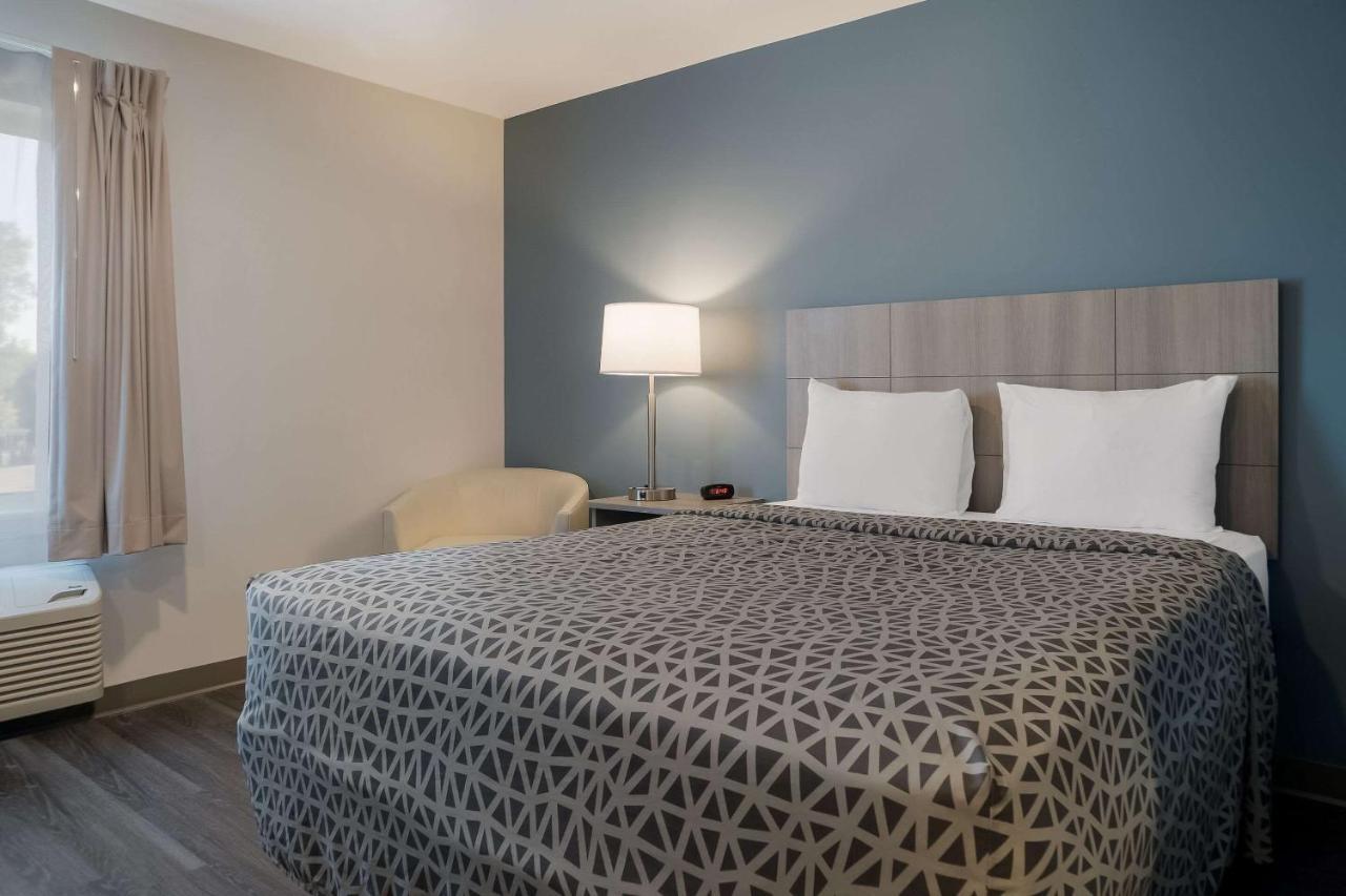 Woodspring Suites Detroit Sterling Heights Eksteriør bilde