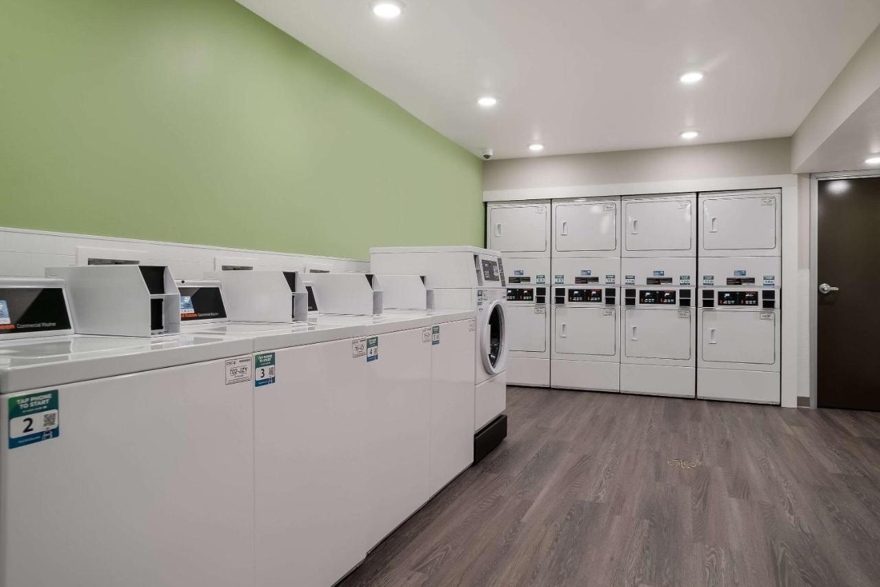 Woodspring Suites Detroit Sterling Heights Eksteriør bilde