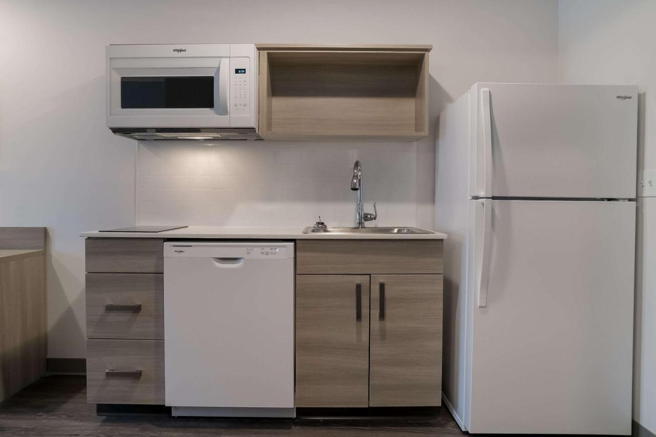 Woodspring Suites Detroit Sterling Heights Eksteriør bilde