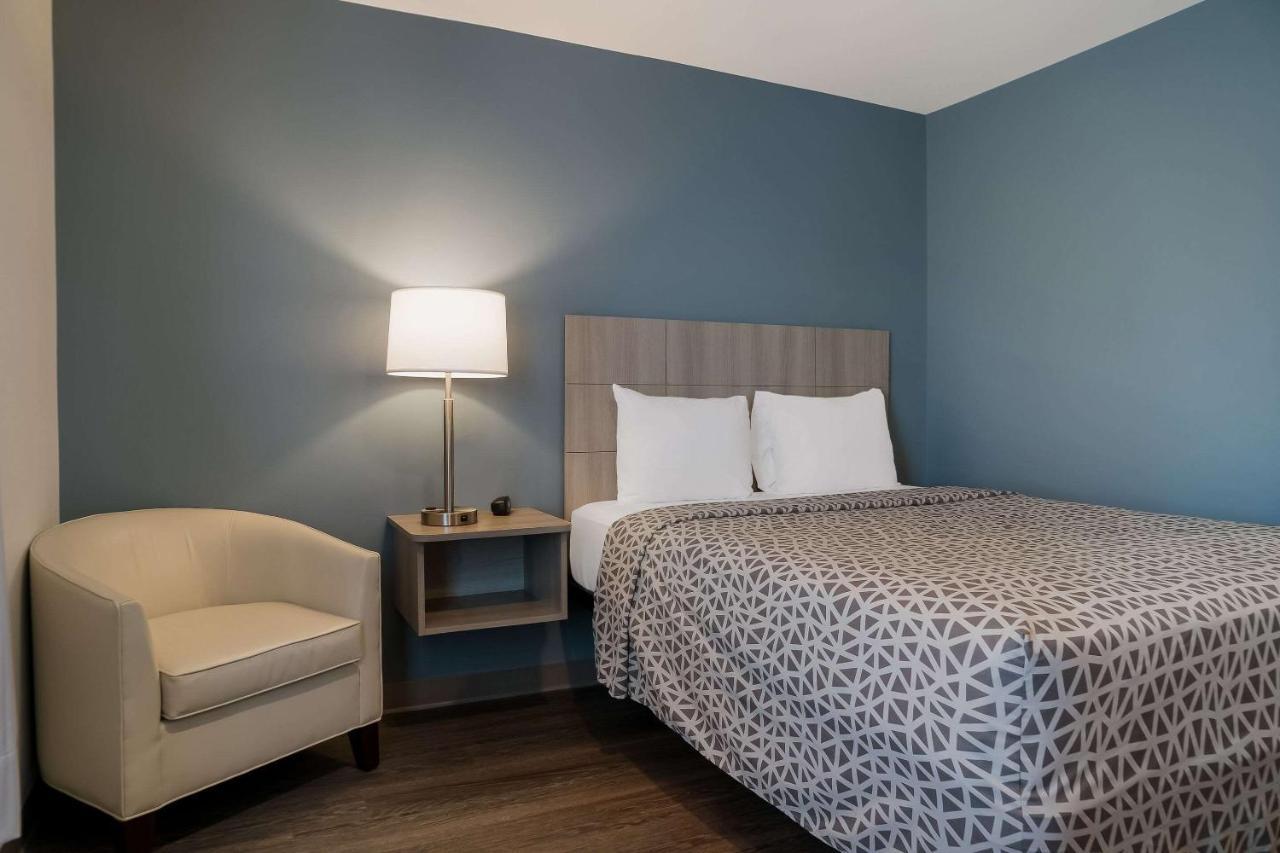 Woodspring Suites Detroit Sterling Heights Eksteriør bilde