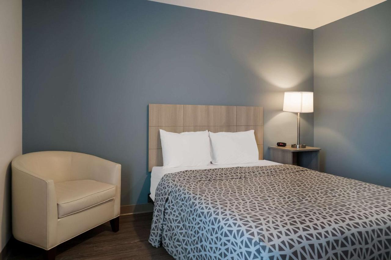 Woodspring Suites Detroit Sterling Heights Eksteriør bilde